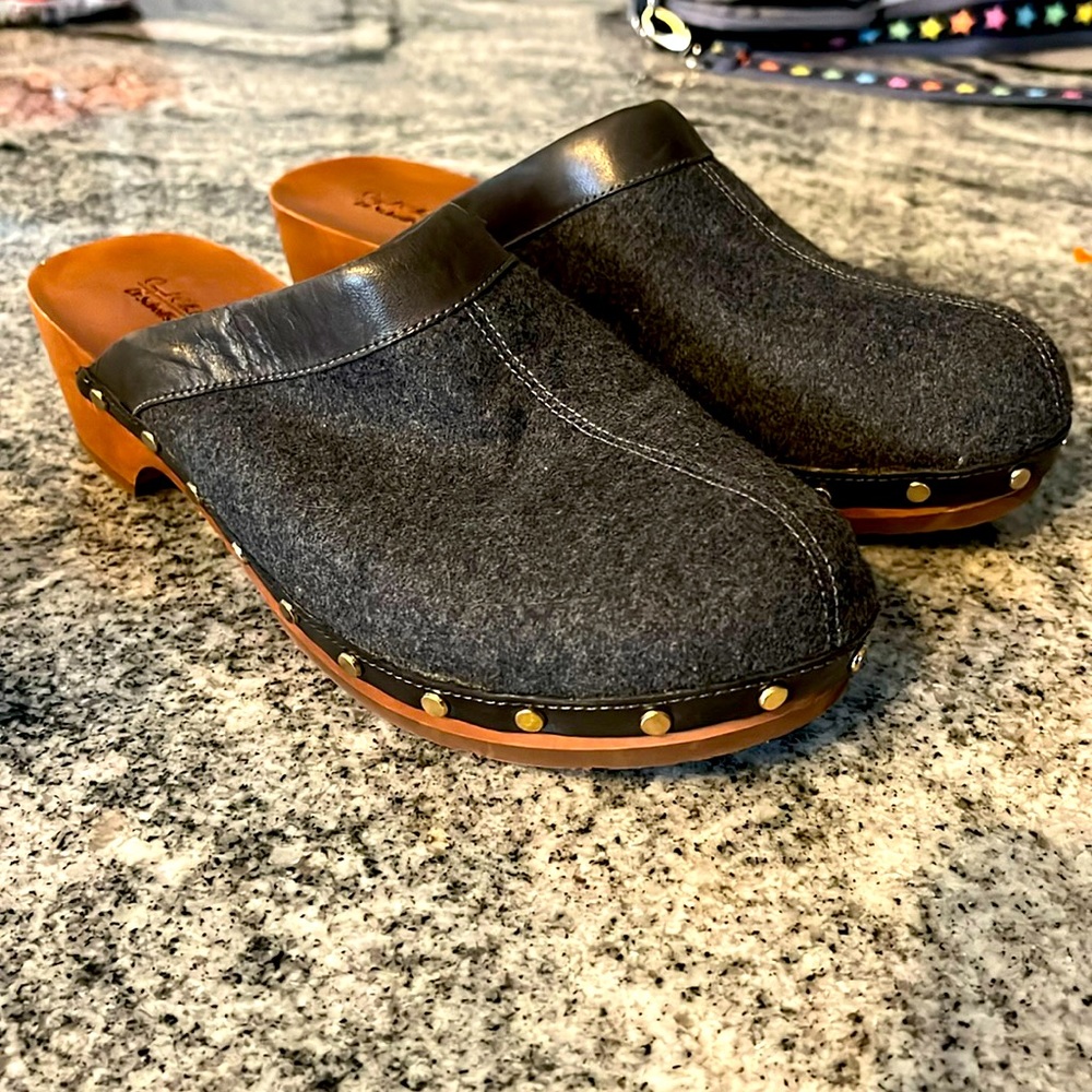 Dr. Schols Original clogs. Grey Wool upper and wooden base. Never worn. 8.